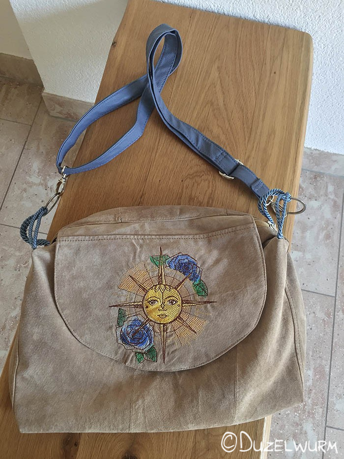 fertige Tasche, sticken auf Leder