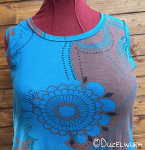 BlauBraun Shirt Ausschnitt