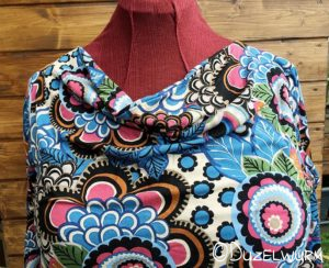 Blumen Shirt Ausschnitt