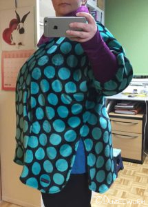 Poncho angezogen
