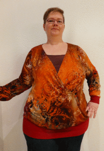 Rote Wickelshirt vorne