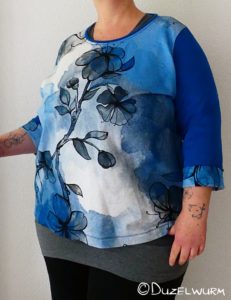 French Terry Shirt mit Abnähern