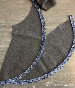Seitenteile mit Paspelband